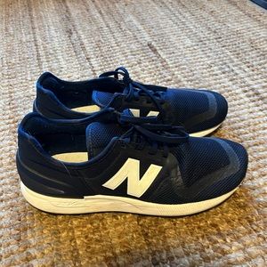 New Balance Men’s 247S Size 9.5 Shoes